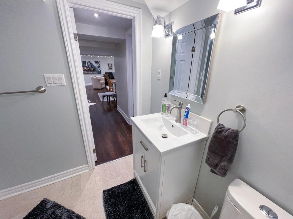 Spacious & Renovated 1Bd Suite W/Parking Τορόντο Εξωτερικό φωτογραφία